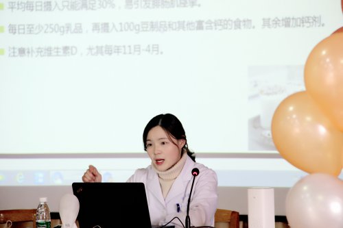 <b>首爱&妇保院妈妈课堂  主题：孕期妈妈的营养均衡和对宝宝的影响</b>