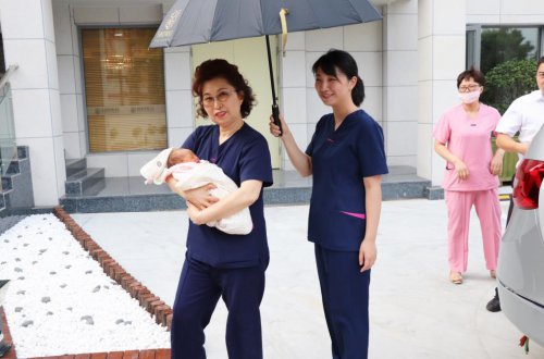 爱是一切的载体：记录首爱妈妈入所日常
